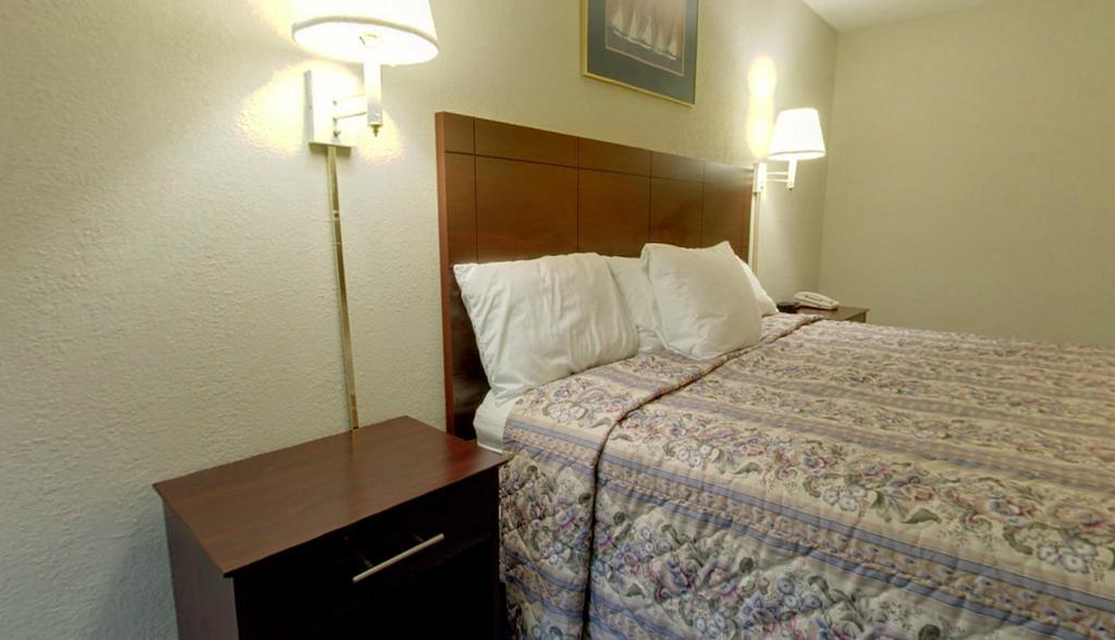 Americas Best Value Inn Newton Cameră foto