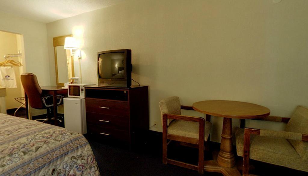Americas Best Value Inn Newton Cameră foto
