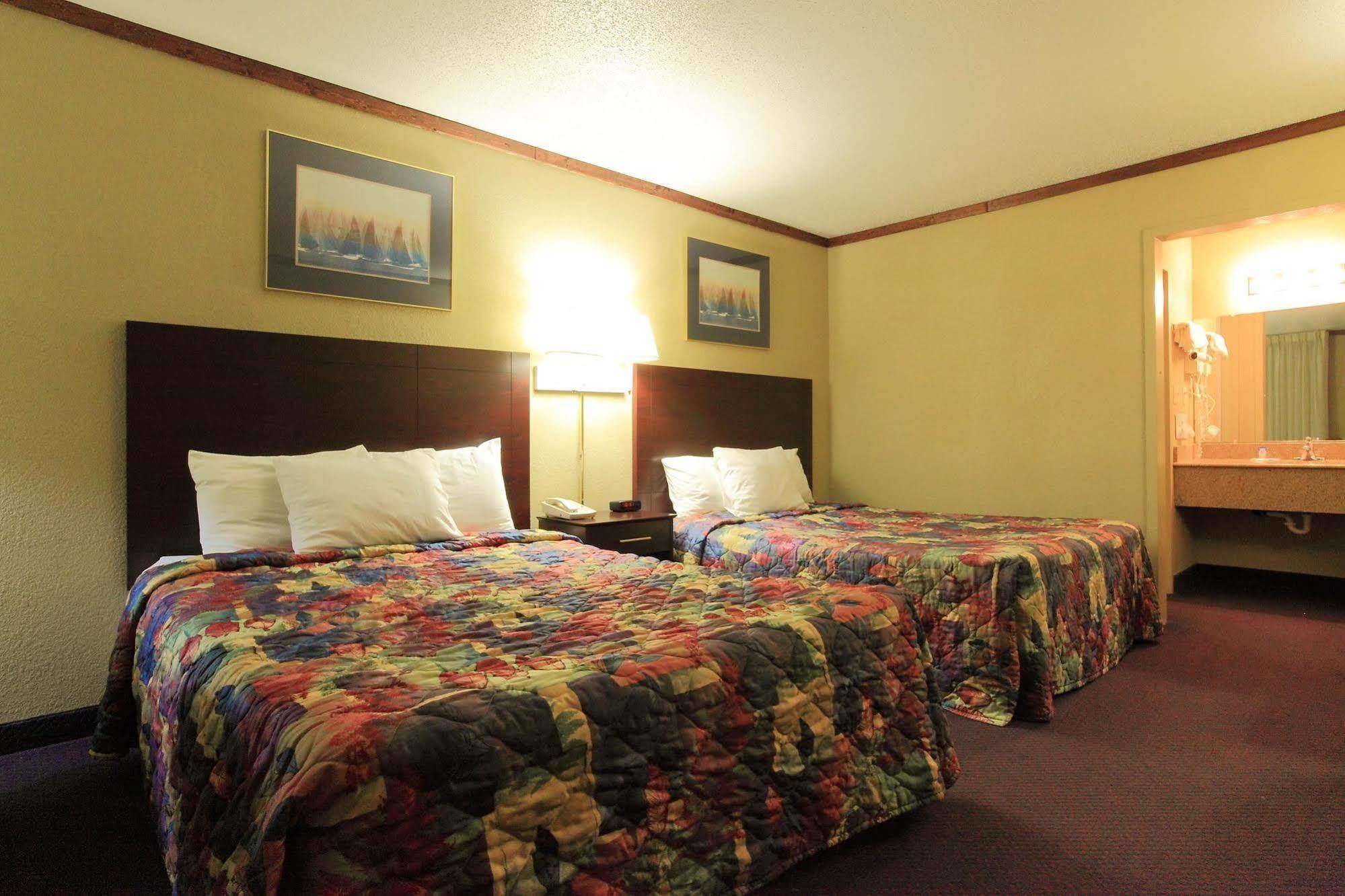 Americas Best Value Inn Newton Cameră foto