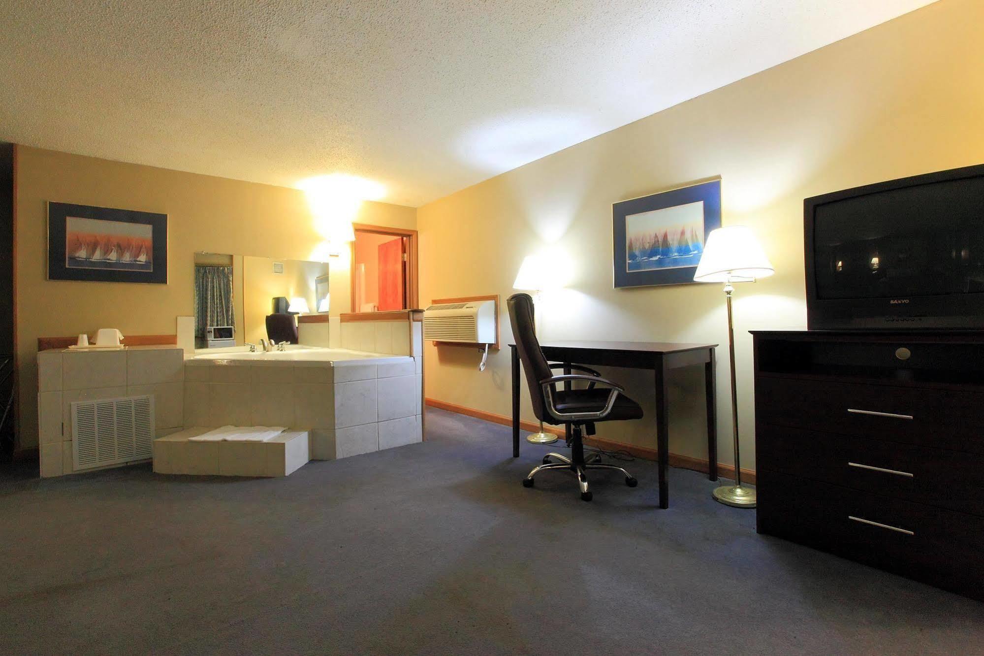 Americas Best Value Inn Newton Cameră foto
