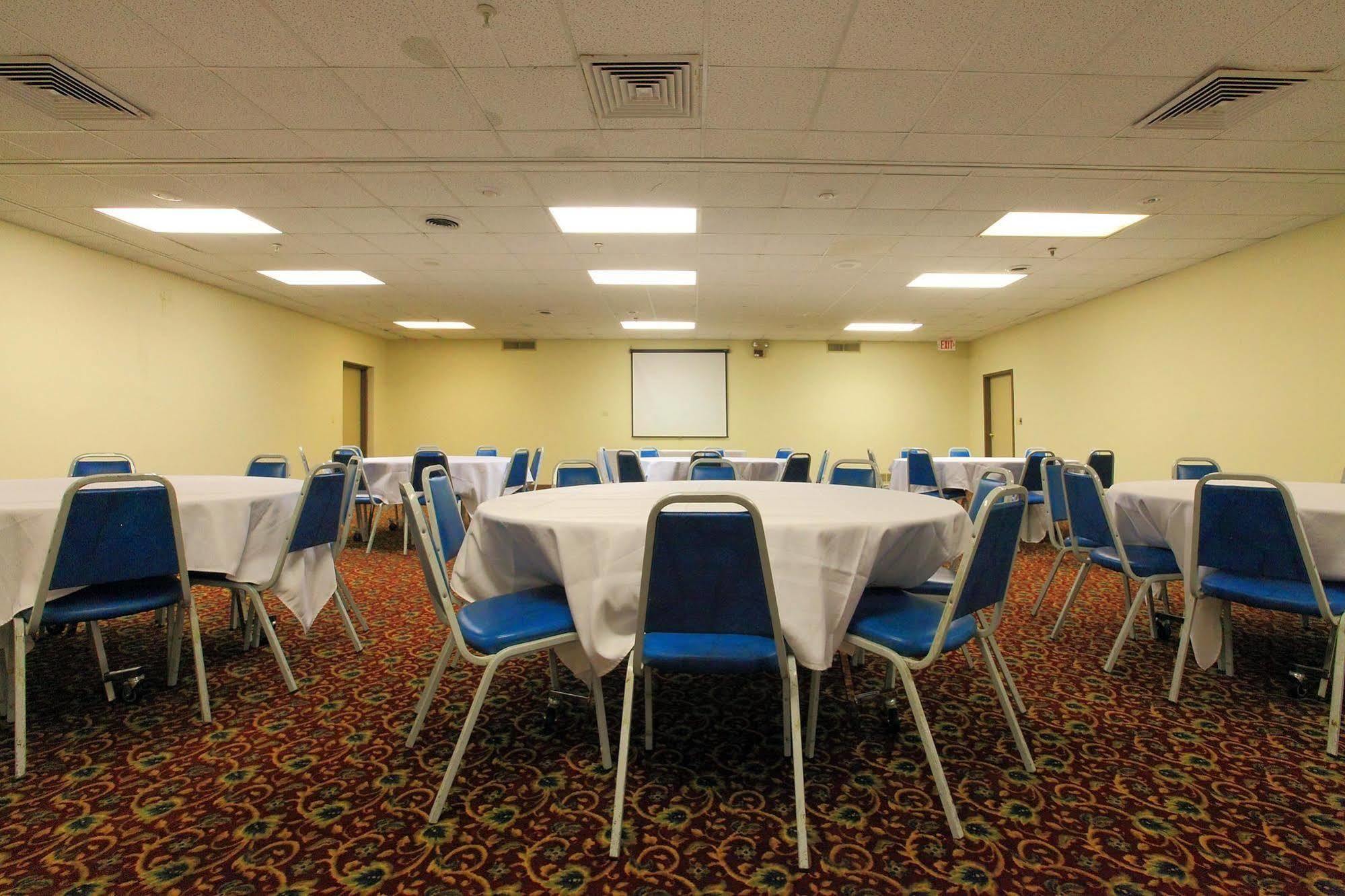 Americas Best Value Inn Newton Facilități foto